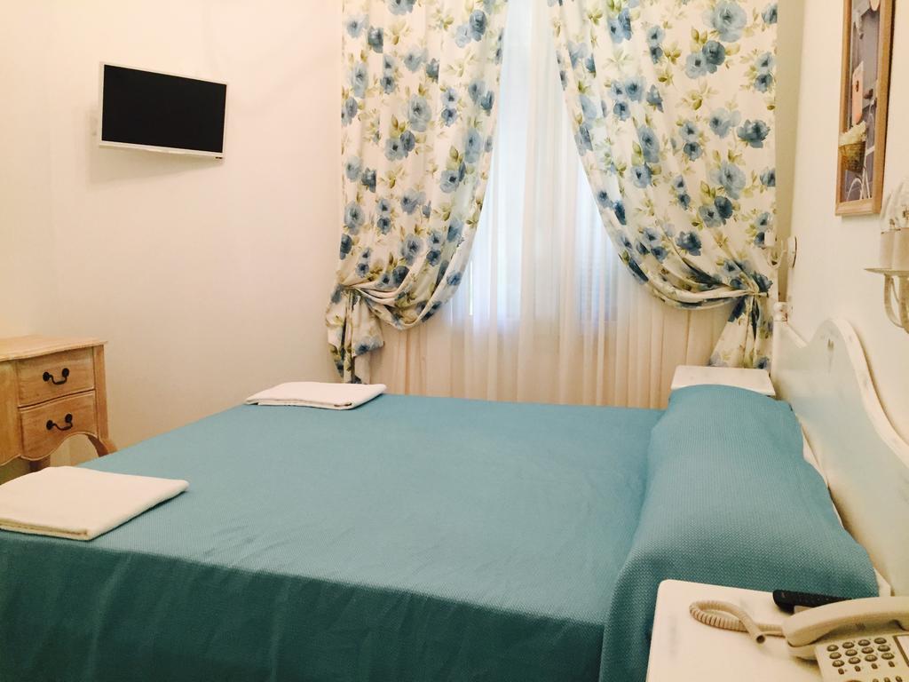 Hotel La Scogliera Bordighera Quarto foto